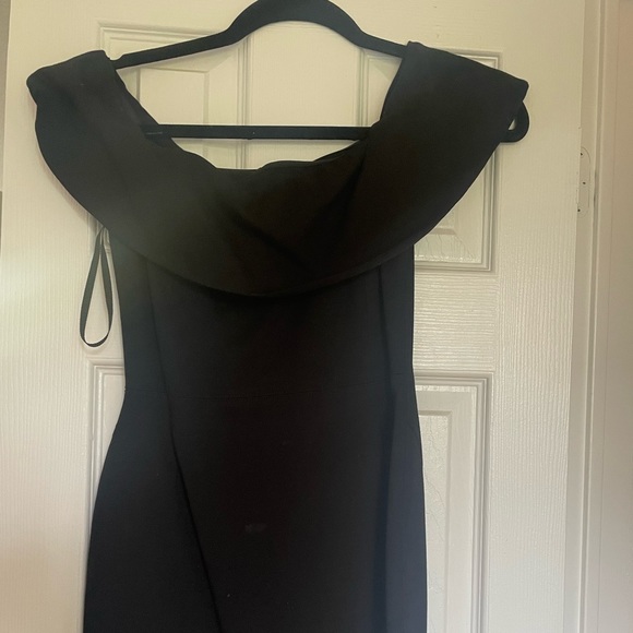 Aritzia Babaton black over the shoulder dress size 00 - Picture 1 of 2